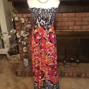 Beautifully flowy colorful strapless maxi dress